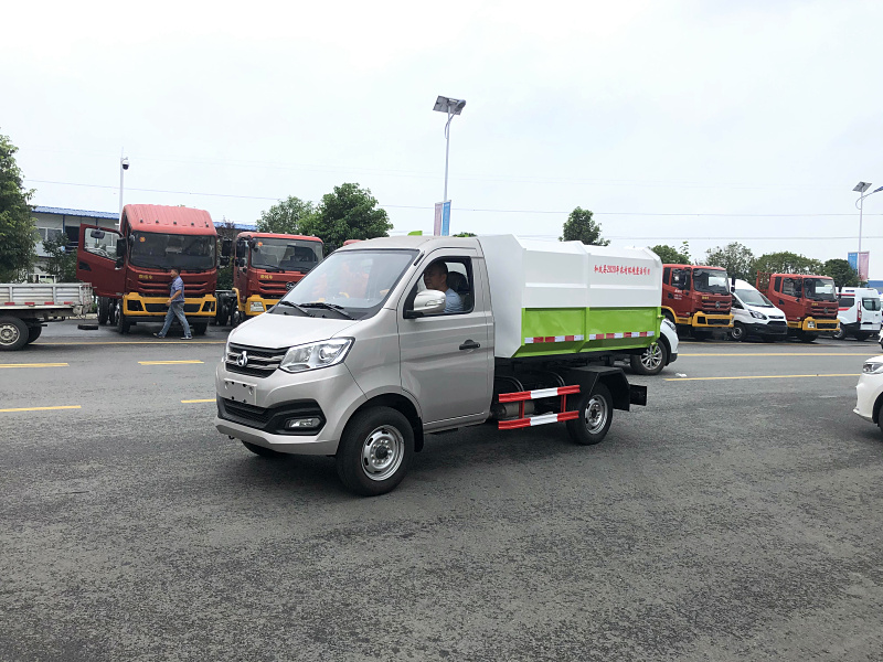 3方长安挂桶垃圾车