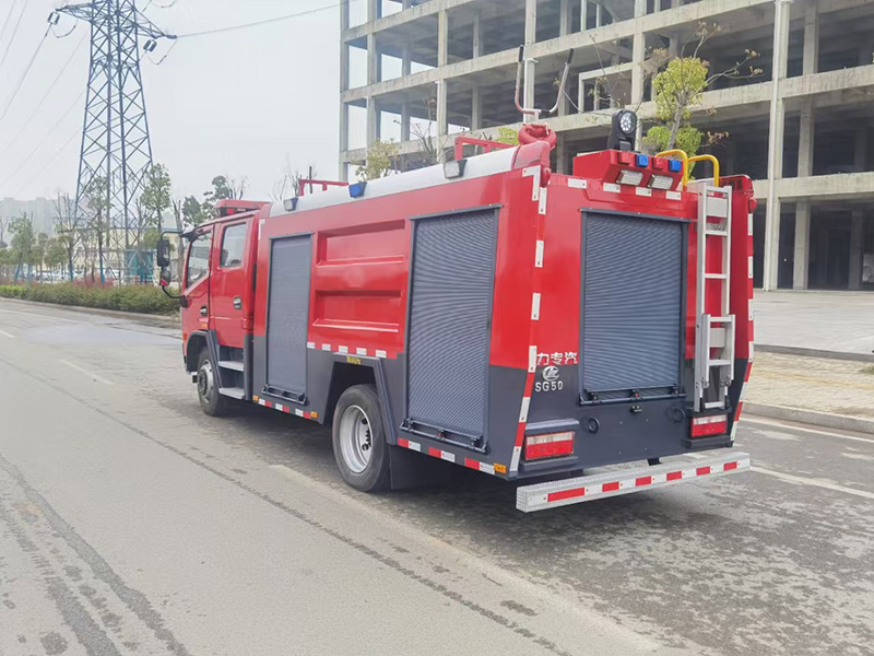 东风多利卡5吨水罐消防车（150马力）