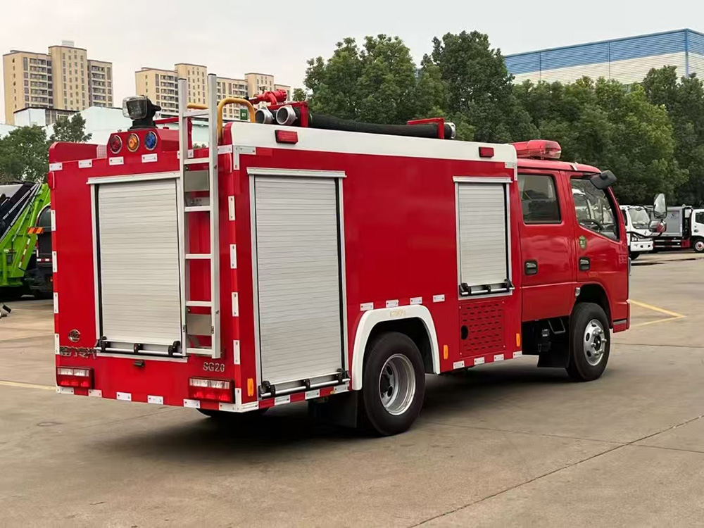 东风2吨水罐消防车