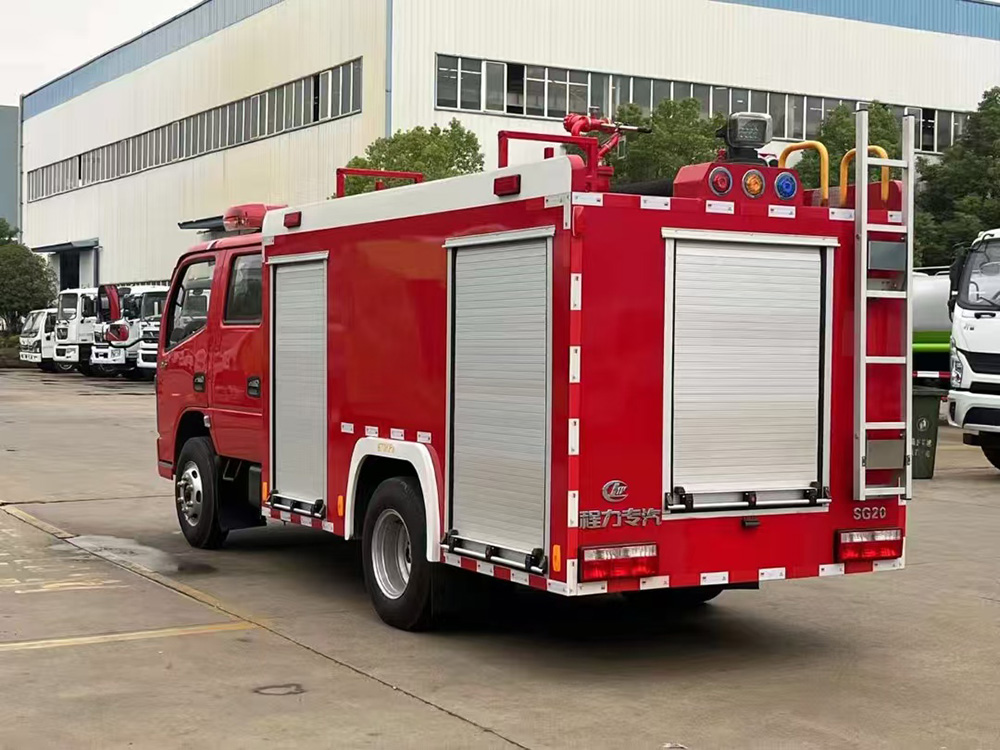 东风2吨水罐消防车