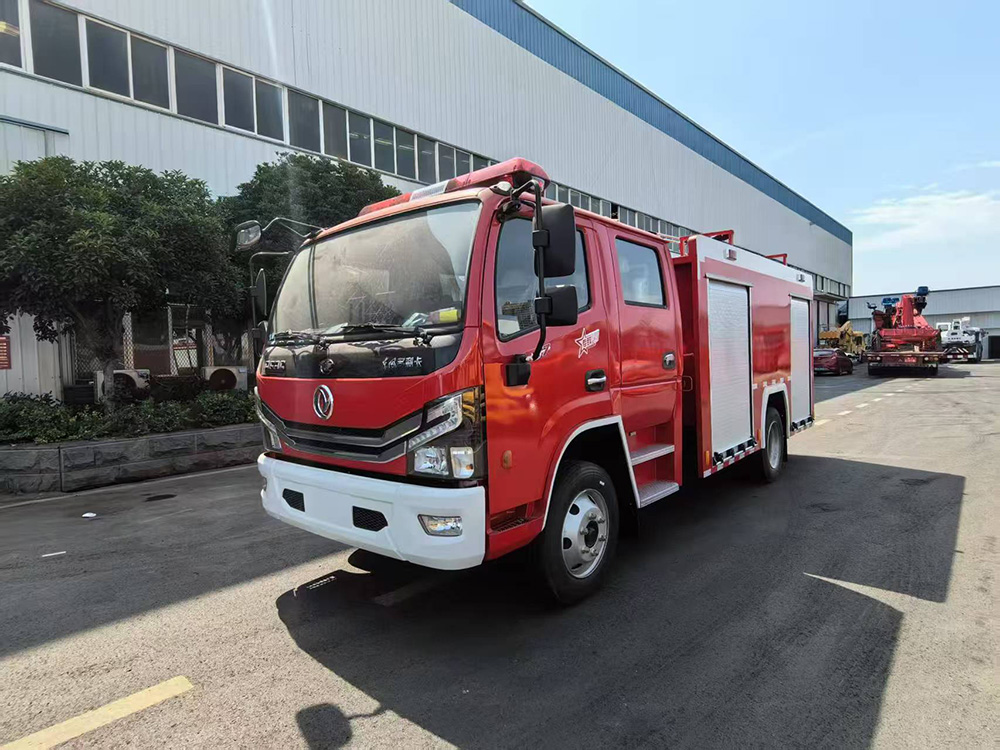 东风4吨泡沫150马力消防车