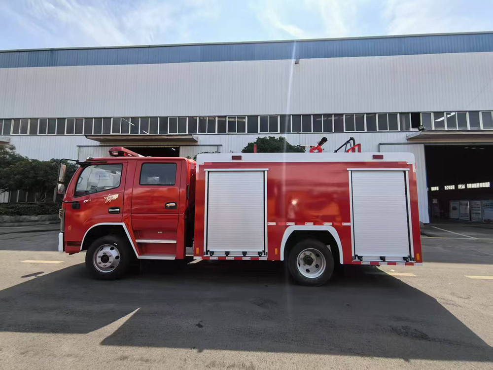 东风4吨泡沫150马力消防车