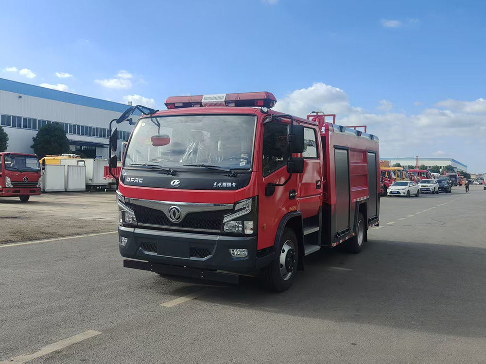东风5吨云内170马力水罐消防车