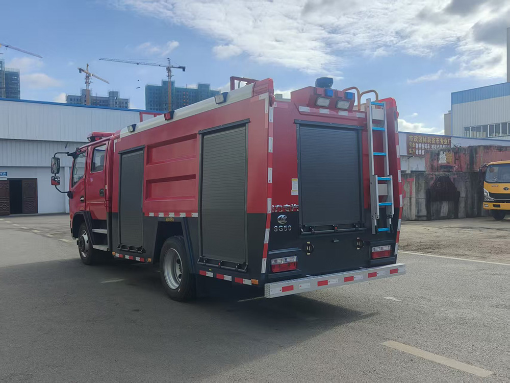 东风5吨云内170马力水罐消防车
