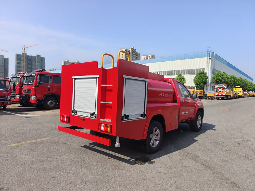 福田单排四驱皮卡消防洒水车