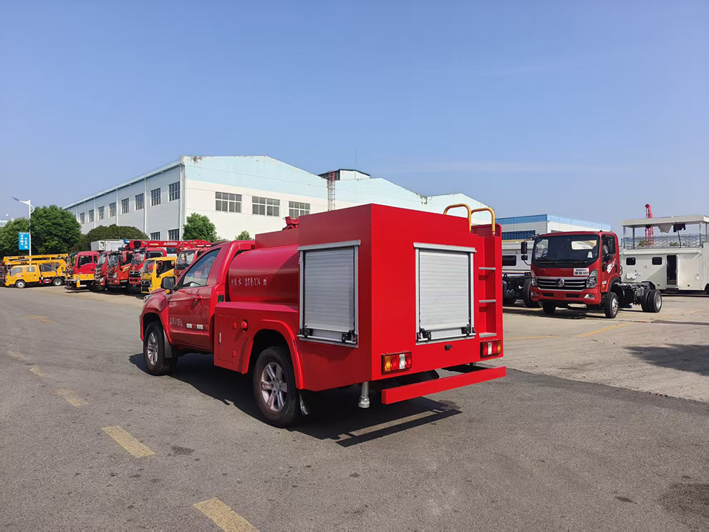 福田单排四驱皮卡消防洒水车