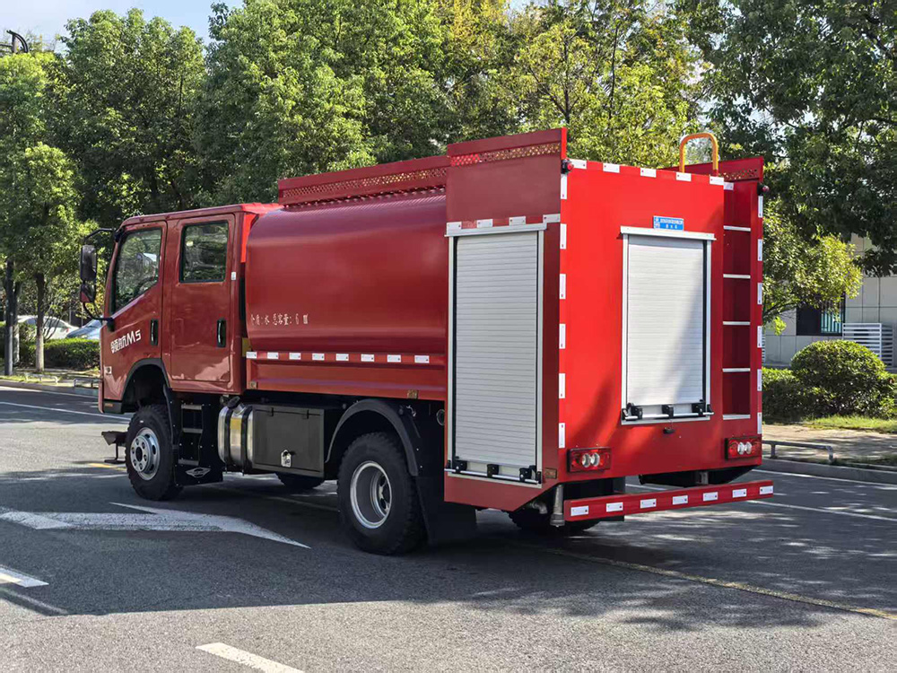 福田四驱消防洒水车