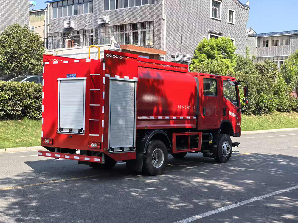 福田四驱消防洒水车