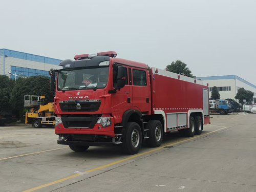 重汽豪沃25吨双排泡沫消防车